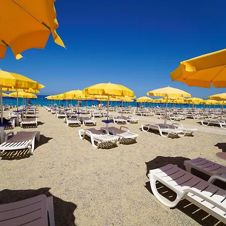 Futura Club La Praya فندق بيتسو